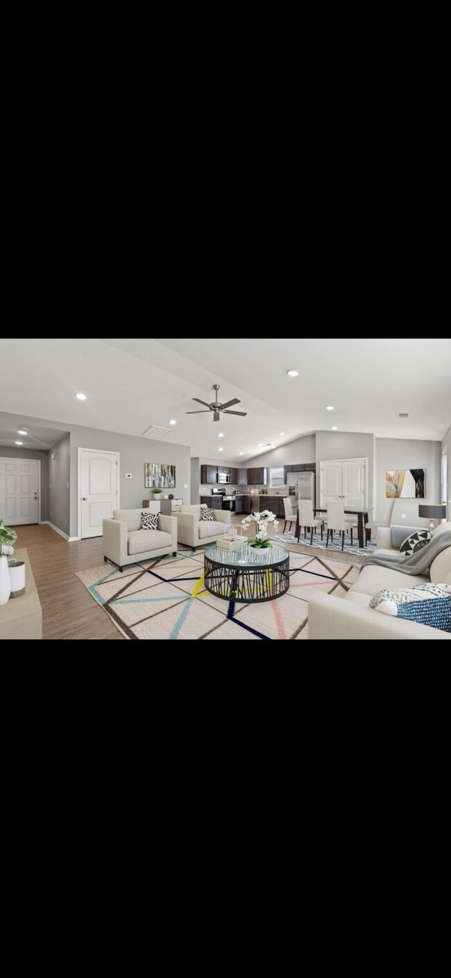 Photo - 340 Pageant Dr