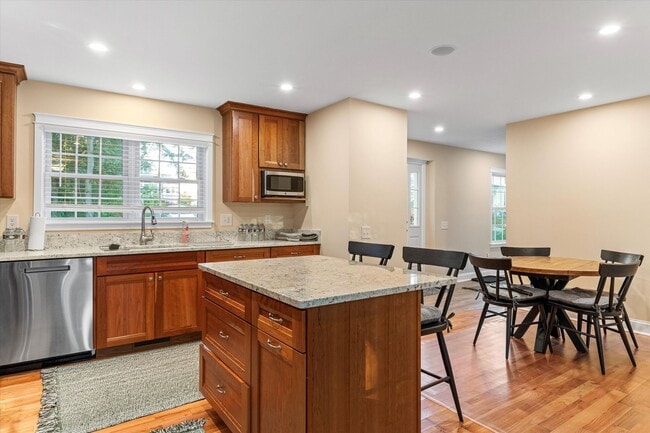 Photo - 24 Madison St