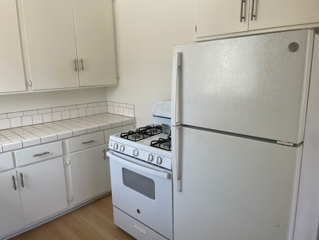 Photo - 907 N Gardner St Unit 8