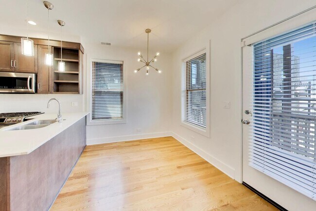 Photo - 2132 N Oakley Ave Unit 3