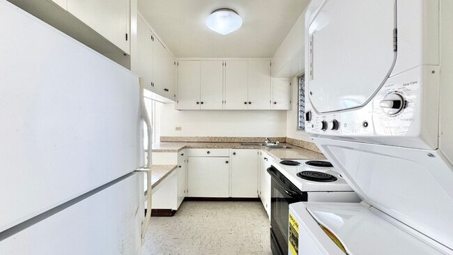 Photo - SPACIOUS STUDIO w/ LANAI & Washer/Dryer INSIDE unit - AVAILABLE NOW in MAKIKI - Conveniently Loca... Unit 401