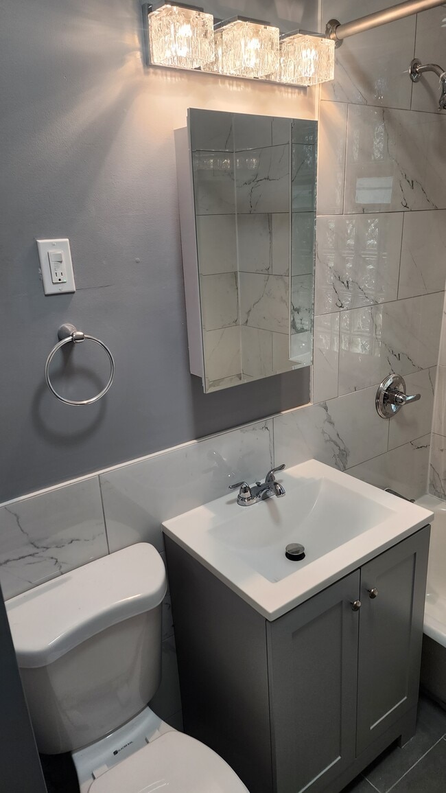Photo - 5054-5058 N Ridgeway Ave