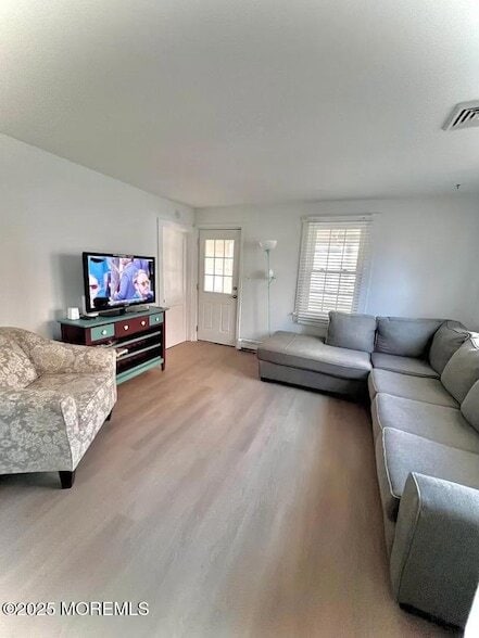 Photo - 546 E Bayview Ave
