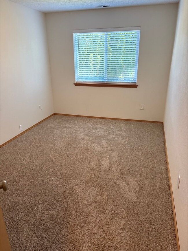 204 SE Kane Dr