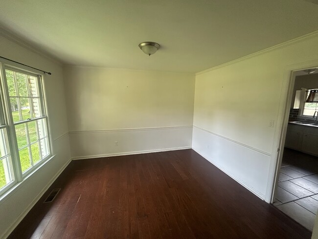 Photo - 1728 Lynwood Ln