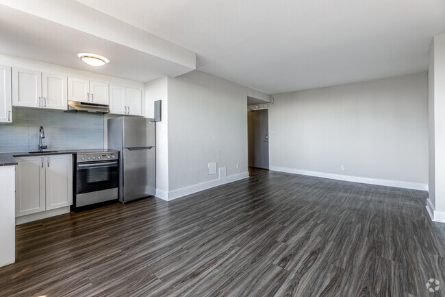 Bachelor - 428SF - Kitchen/Living Room - 70 Spadina Road