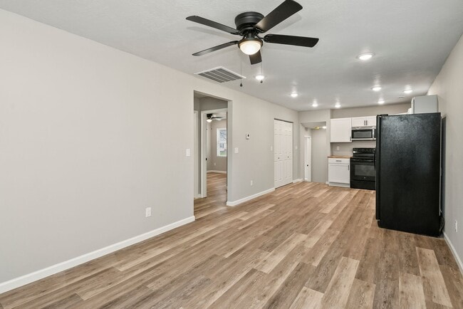 Photo - Springfield 4 Bed Rental | Fully Remodeled | Corner Lot