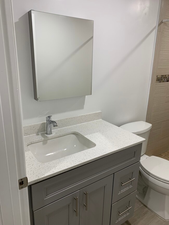 Baño principal - 350 W 36th St Unidad 1