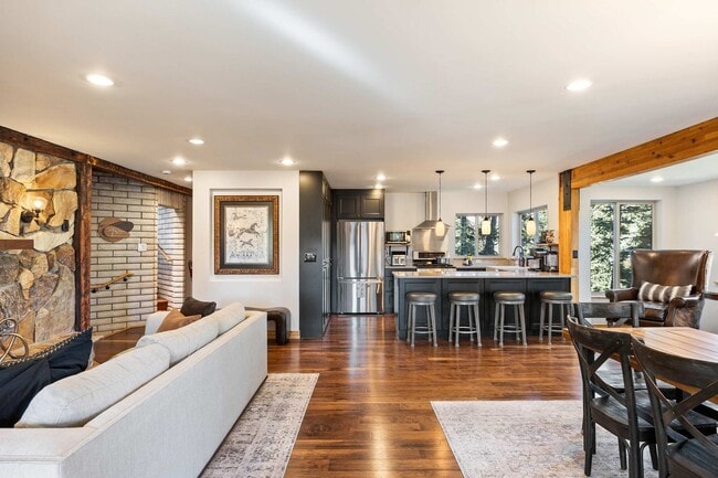 Building Photo - One-of-a-Kind Mountain Home in Park City