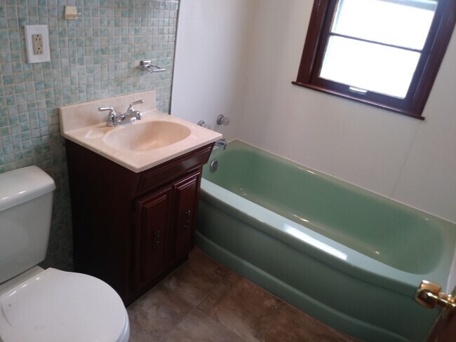 Photo - 4612-14 N 46th St Unit lower