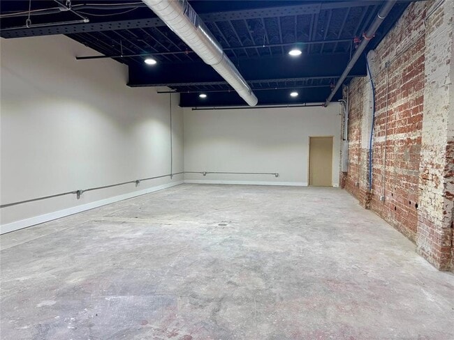 611 W Chickasha Ave