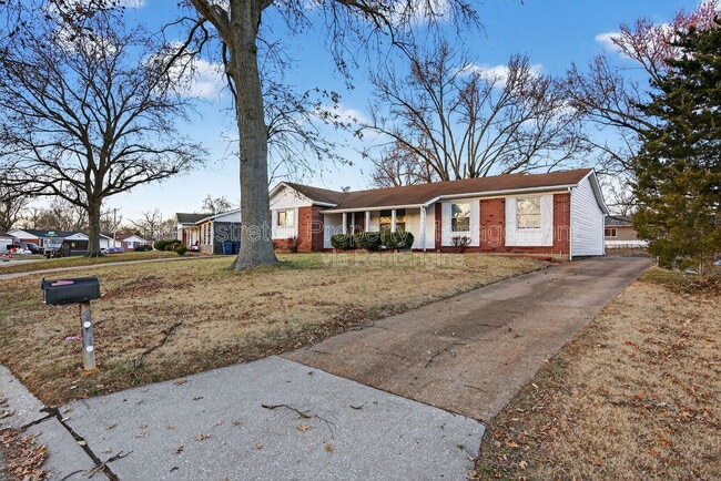 Photo - 2385 Greenbriar Dr