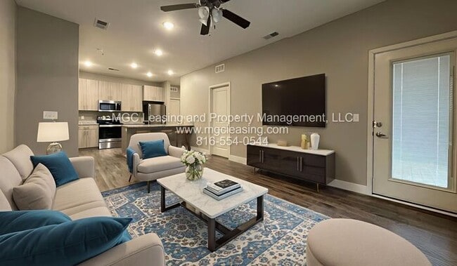 Building Photo - Sophisticated Style and Scenic Views in No...