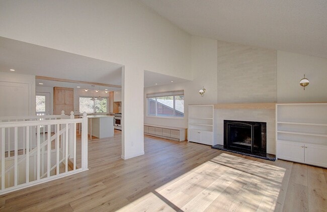 Photo - Spacious 4bd 2.5ba Home - Avail. Now!