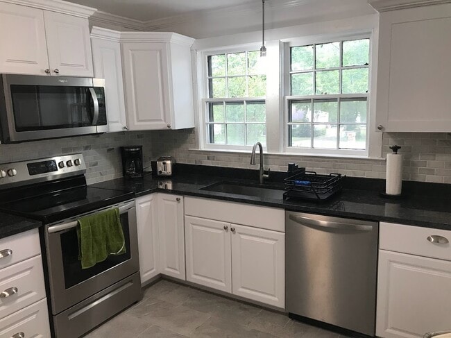 Building Photo - 4012 Meadow Rd