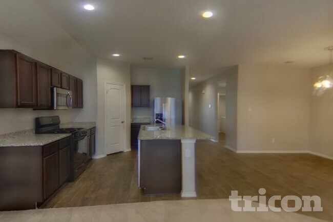 Photo - 1016 Adler Way