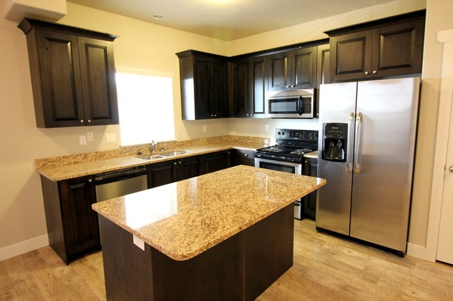 Photo - Creekside Oaks