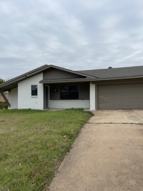 Photo - 1626 Solitude Dr House