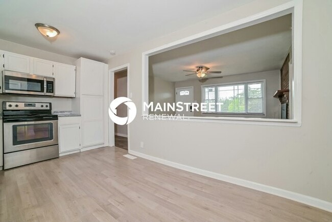 3 Bedroom Pet-Friendly Home in Knoxville, TN with Main Street Renewal