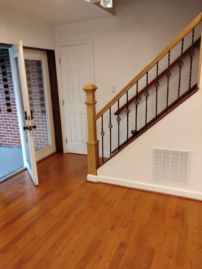 Photo - 108 Irving St