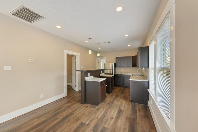 Photo - 1107 Melbourne St