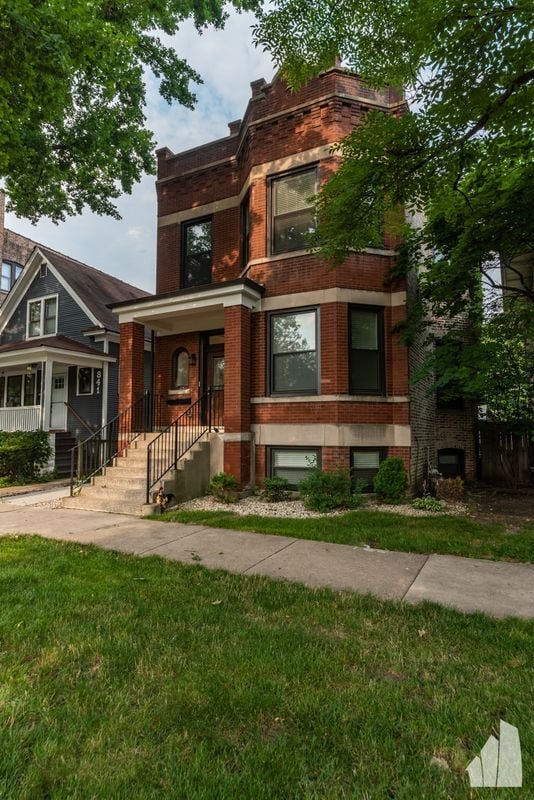 Photo - 839 Lyman Ave