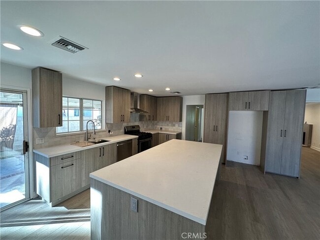 Photo - 14222 Hart St