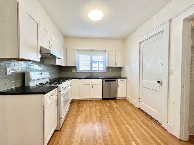 Building Photo - 19 Haskell St Unit 1