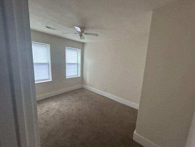 420 W 31st St Unit 4