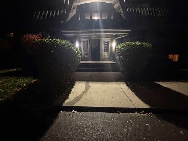 Building Photo - 154 E Bailey Rd Unit G