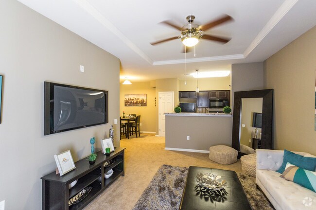 1BR, 1BA - Aspen - 828 SF - Living Room - Reserve at Oakleigh