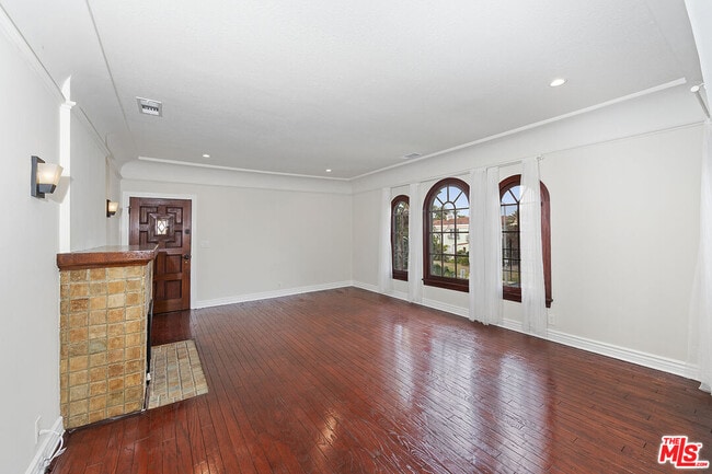 Photo - 1150 S Tremaine Ave