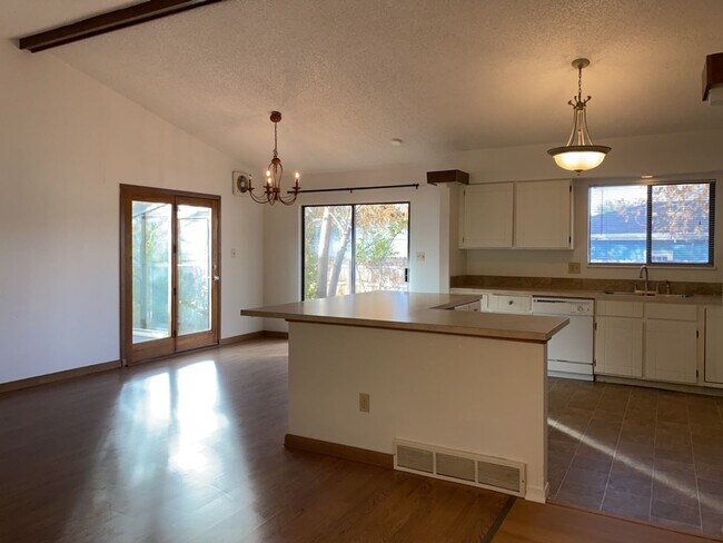 Photo - Start a Lease by 12/1 and Receive a $500 R...