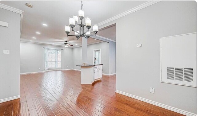 Building Photo - 2255 Braeswood Park Dr Unit 252