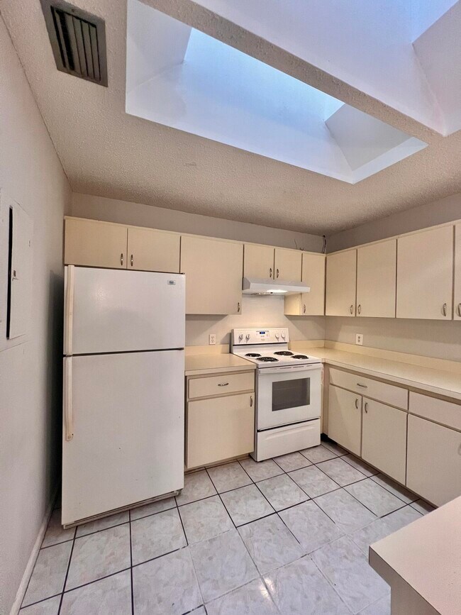 Photo - 5330 Elmhurst Rd