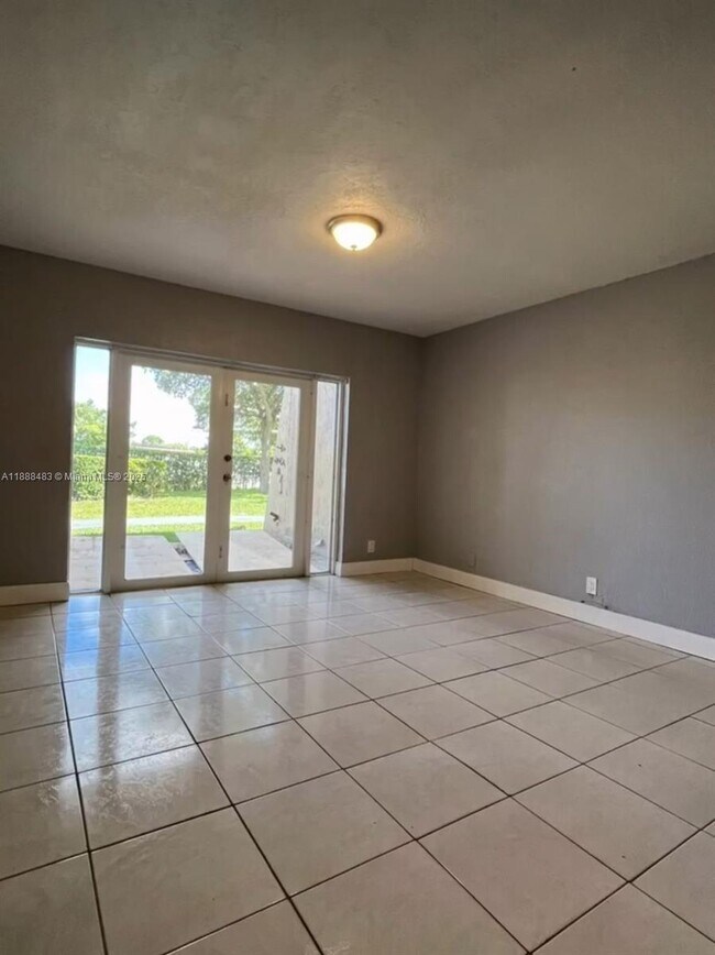 Photo - 13715 Kendale Lakes Cir Unit A-116