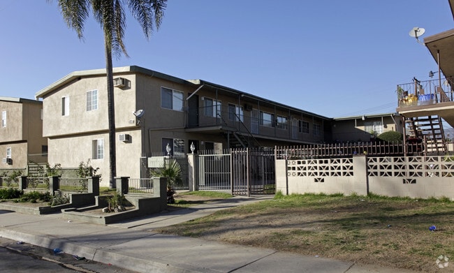 Photo - Bandera Palms Apartments