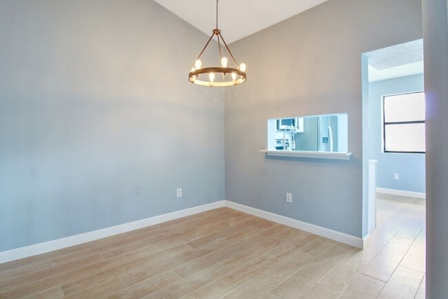 Photo - 960 N Franklin Ave Unit 960d