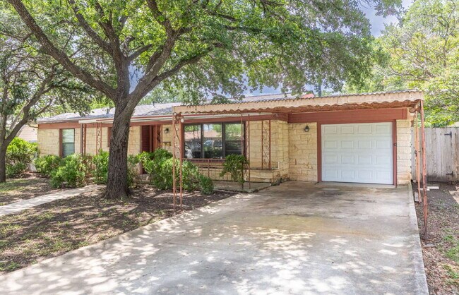 Photo - 422 Sandalwood Ln
