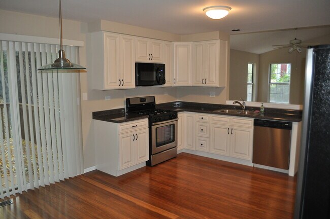 Photo - 15 Whispering Dr