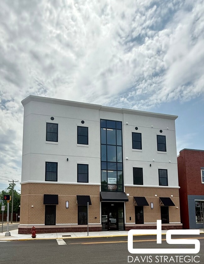 Building Photo - 128 E Market St Unit A Rental