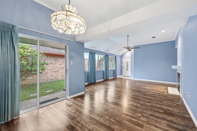 Photo - 955 Green Meadow St