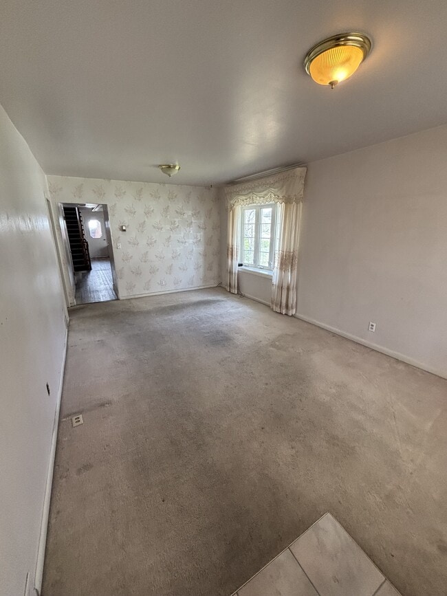 Building Photo - 187 E 5th St