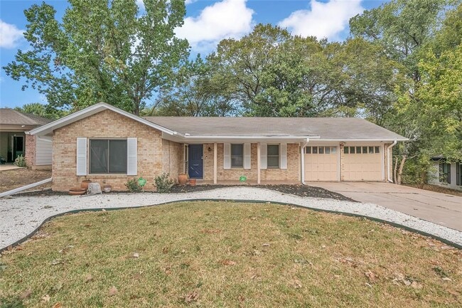 Building Photo - 3400 Laguna Dr