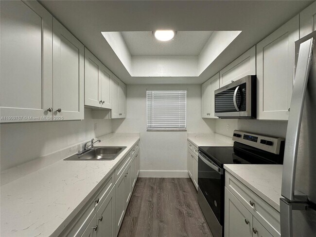 Building Photo - 3616 NE 11th Ave Unit 1