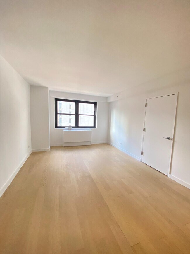 Photo - 222 E 39th St Unidad 11C