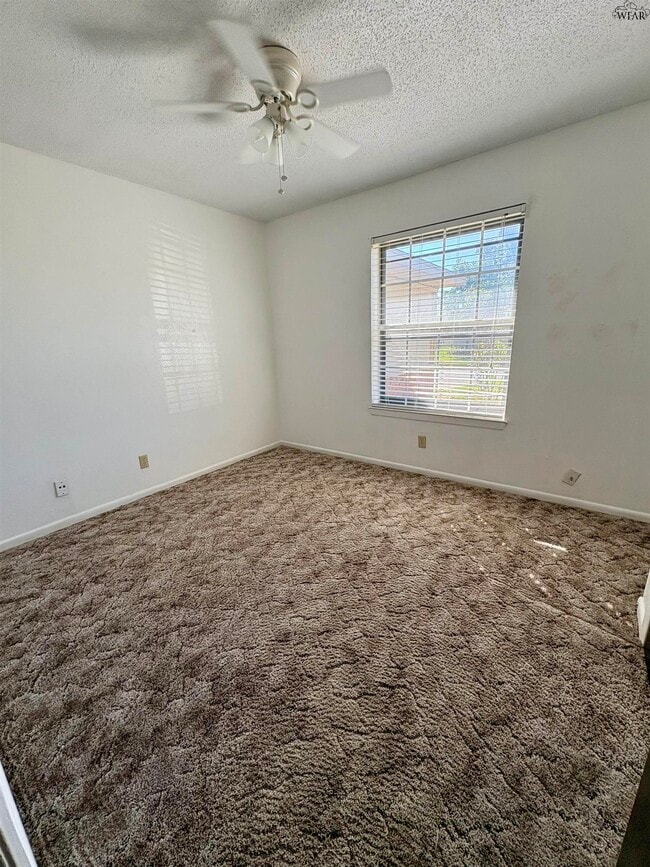 Photo - 205 E Garden Dr