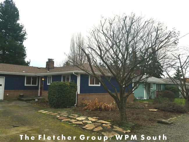 Building Photo - Downtown Burien duplex - main floor rambler unit - 3 bedroom 1 bath, storage & washer/dryer! Avai...