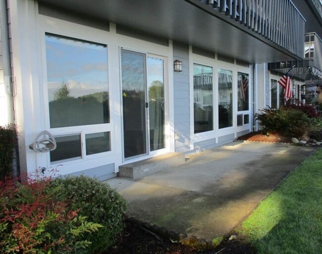 Building Photo - 2 Bedroom, 2 bathroom Northview Terrace Co... Rental
