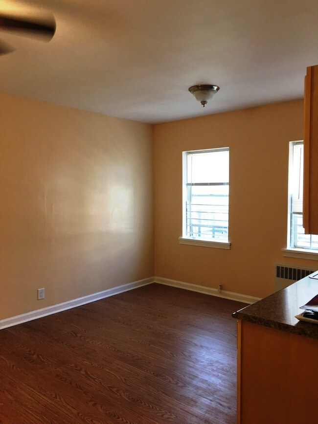 open kitchen / living room - 2615 John F. Kennedy Blvd Unit 304